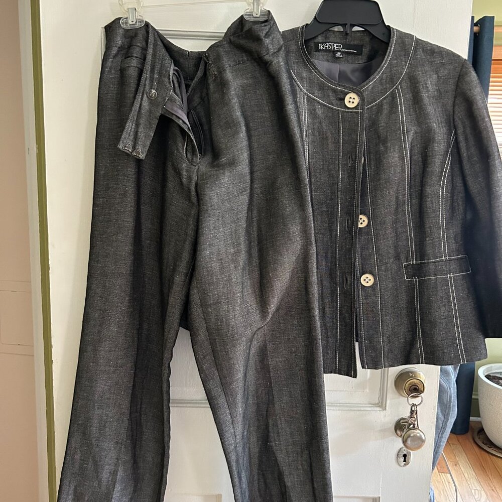 Elegant outfit suit from Kasper